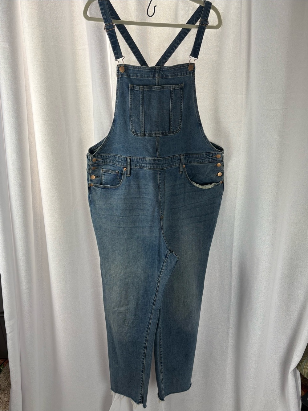 Universal Thread Denim Overalls Medium Blue Wash 18 Plus Size 34 Raw Hem Bibs